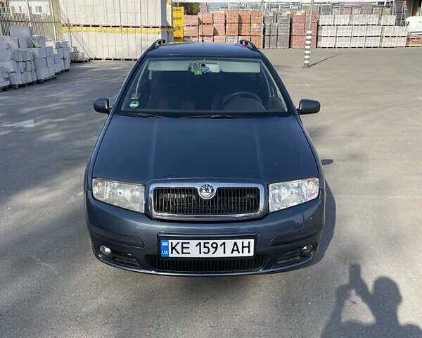 Сірий Шкода Фабія, об'ємом двигуна 1.4 л та пробігом 295 тис. км за 5000 $, фото 1 на Automoto.ua