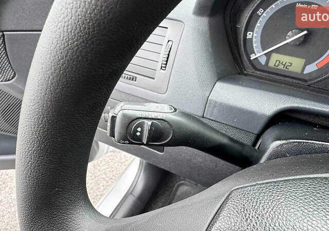 Сірий Шкода Фабія, об'ємом двигуна 1.4 л та пробігом 207 тис. км за 5700 $, фото 43 на Automoto.ua