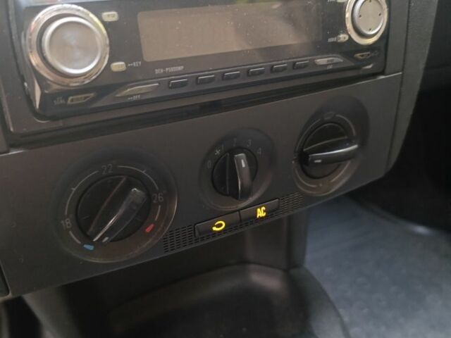 Серый Шкода Фабия, объемом двигателя 0 л и пробегом 179 тыс. км за 3299 $, фото 2 на Automoto.ua