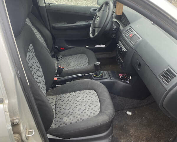 Сірий Шкода Фабія, об'ємом двигуна 1.4 л та пробігом 253 тис. км за 1300 $, фото 7 на Automoto.ua