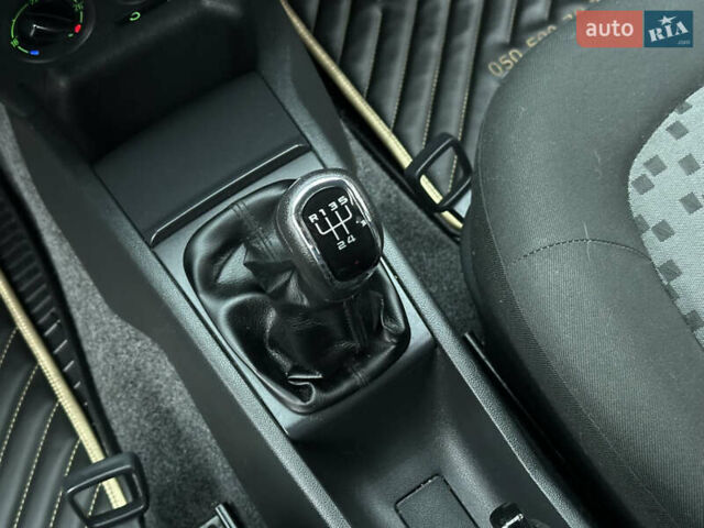 Серый Шкода Фабия, объемом двигателя 1.4 л и пробегом 195 тыс. км за 4999 $, фото 30 на Automoto.ua