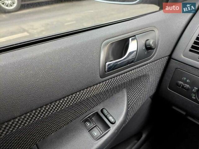 Серый Шкода Фабия, объемом двигателя 1.39 л и пробегом 230 тыс. км за 5000 $, фото 11 на Automoto.ua