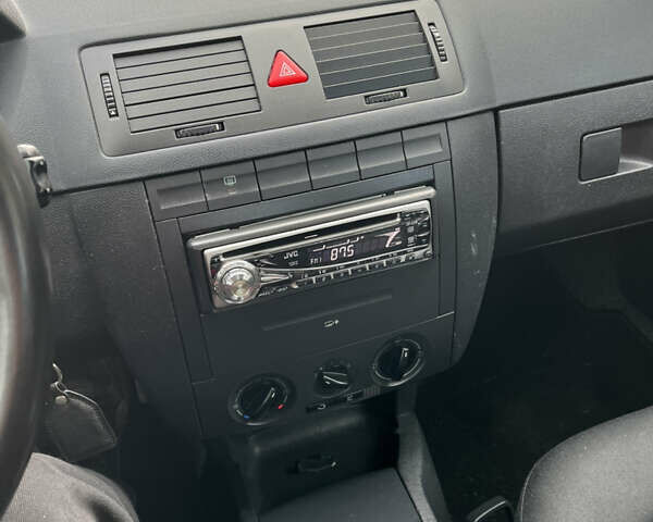 Сірий Шкода Фабія, об'ємом двигуна 1.4 л та пробігом 160 тис. км за 4550 $, фото 1 на Automoto.ua