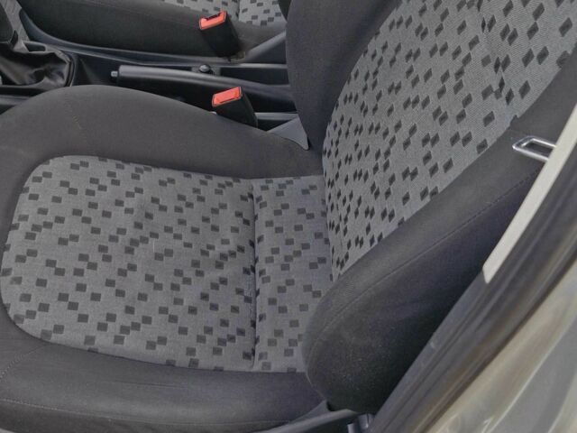 Сірий Шкода Фабія, об'ємом двигуна 1.2 л та пробігом 268 тис. км за 2950 $, фото 20 на Automoto.ua