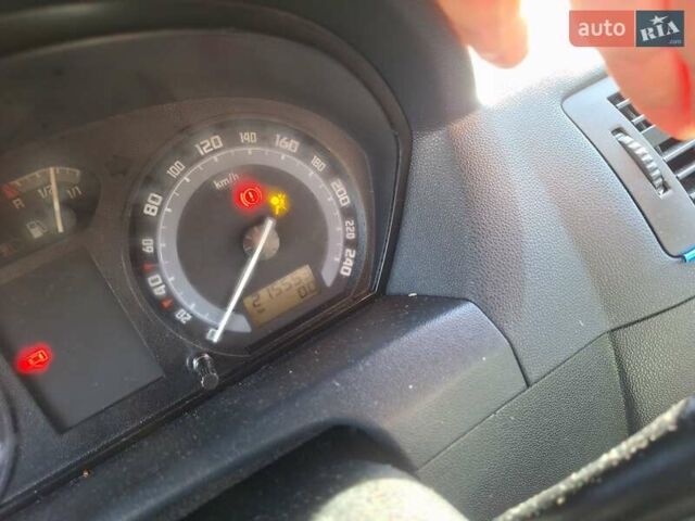 Сірий Шкода Фабія, об'ємом двигуна 1.4 л та пробігом 215 тис. км за 2800 $, фото 13 на Automoto.ua