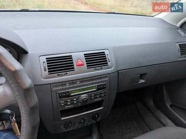 Серый Шкода Фабия, объемом двигателя 1.39 л и пробегом 230 тыс. км за 5000 $, фото 9 на Automoto.ua