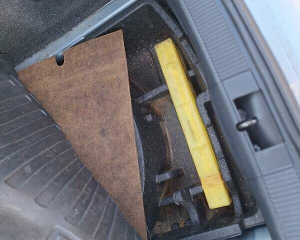 Сірий Шкода Фабія, об'ємом двигуна 1.4 л та пробігом 215 тис. км за 2800 $, фото 10 на Automoto.ua