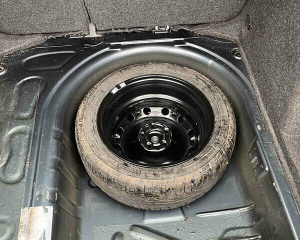 Сірий Шкода Фабія, об'ємом двигуна 1.4 л та пробігом 160 тис. км за 4500 $, фото 19 на Automoto.ua