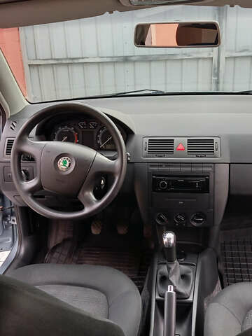 Серый Шкода Фабия, объемом двигателя 1.39 л и пробегом 157 тыс. км за 4900 $, фото 8 на Automoto.ua