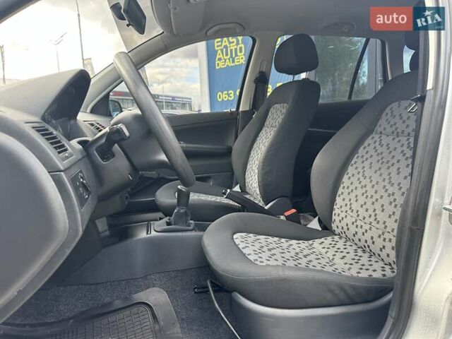 Шкода Фабия 2006 в Киеве на Automoto.ua Серый Шкода Фабия, объемом двигателя 1.2 л и пробегом 158 тыс. км за 4690 $, фото 15 на Automoto.ua