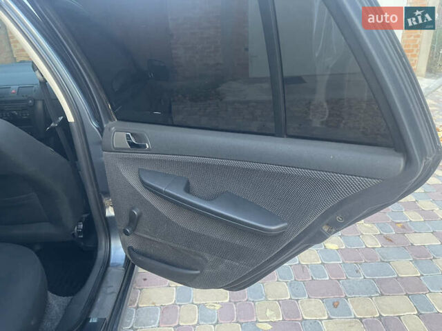 Серый Шкода Фабия, объемом двигателя 1.39 л и пробегом 197 тыс. км за 3950 $, фото 5 на Automoto.ua