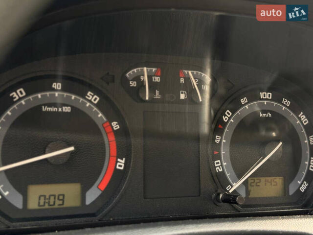 Серый Шкода Фабия, объемом двигателя 1.39 л и пробегом 220 тыс. км за 4200 $, фото 13 на Automoto.ua