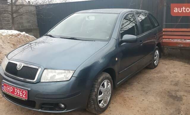Серый Шкода Фабия, объемом двигателя 1.39 л и пробегом 155 тыс. км за 4650 $, фото 2 на Automoto.ua