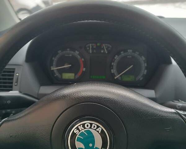 Серый Шкода Фабия, объемом двигателя 1.4 л и пробегом 208 тыс. км за 5300 $, фото 22 на Automoto.ua