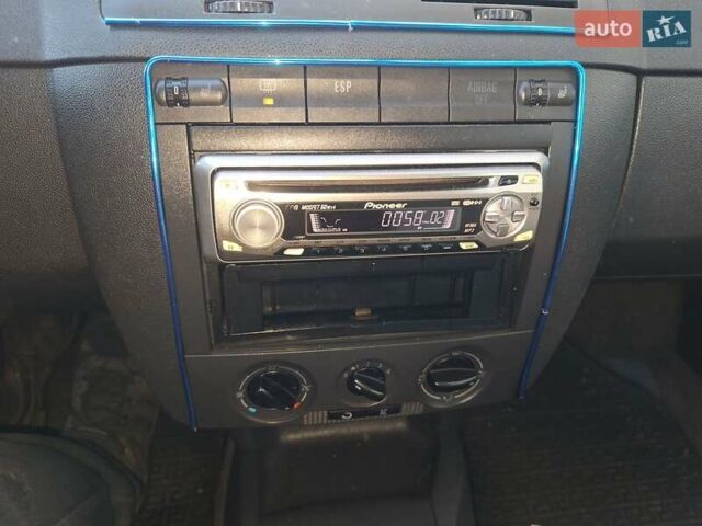 Сірий Шкода Фабія, об'ємом двигуна 1.4 л та пробігом 215 тис. км за 2800 $, фото 18 на Automoto.ua