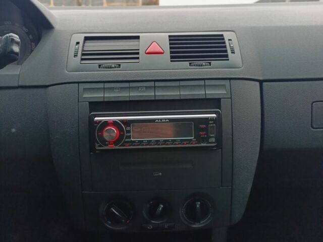 Сірий Шкода Фабія, об'ємом двигуна 1.4 л та пробігом 201 тис. км за 3800 $, фото 12 на Automoto.ua