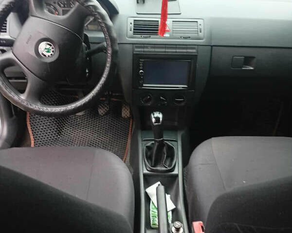 Сірий Шкода Фабія, об'ємом двигуна 1.39 л та пробігом 245 тис. км за 4200 $, фото 6 на Automoto.ua