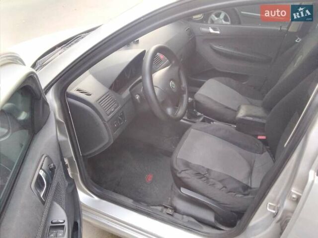 Сірий Шкода Фабія, об'ємом двигуна 1.39 л та пробігом 300 тис. км за 4250 $, фото 9 на Automoto.ua