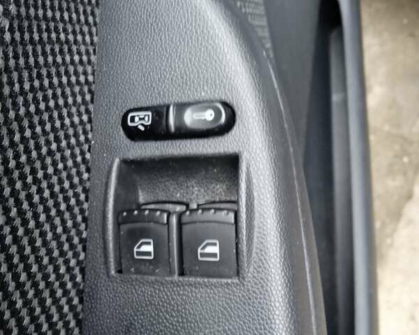 Серый Шкода Фабия, объемом двигателя 1.2 л и пробегом 290 тыс. км за 3400 $, фото 18 на Automoto.ua