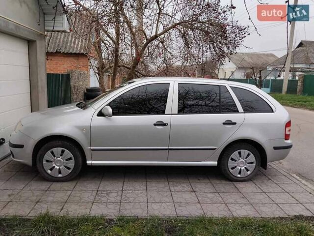 Серый Шкода Фабия, объемом двигателя 1.39 л и пробегом 229 тыс. км за 4500 $, фото 2 на Automoto.ua