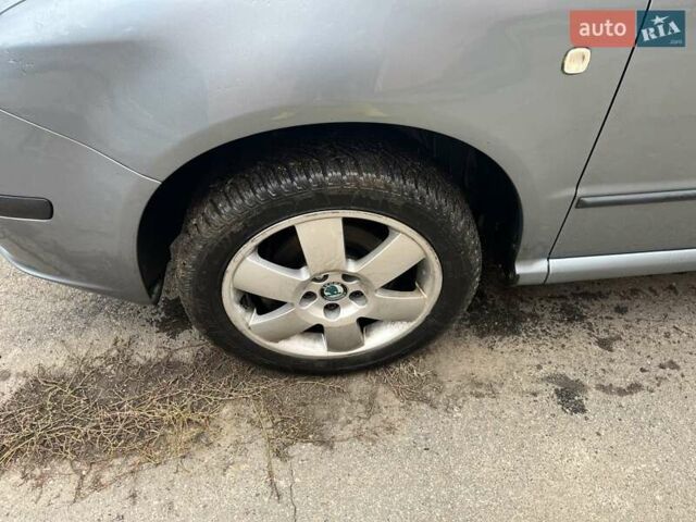 Шкода Фабия 2006 в Умани на Automoto.ua Серый Шкода Фабия, объемом двигателя 1.39 л и пробегом 230 тыс. км за 5500 $, фото 4 на Automoto.ua