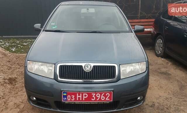 Серый Шкода Фабия, объемом двигателя 1.39 л и пробегом 155 тыс. км за 4650 $, фото 1 на Automoto.ua