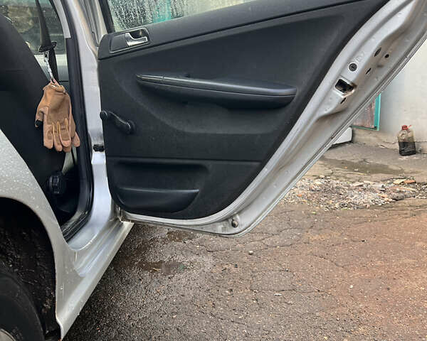 Сірий Шкода Фабія, об'ємом двигуна 1.2 л та пробігом 283 тис. км за 3500 $, фото 17 на Automoto.ua