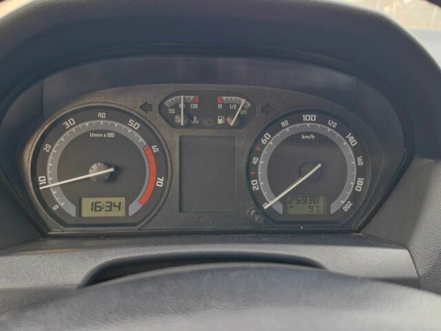 Сірий Шкода Фабія, об'ємом двигуна 1.2 л та пробігом 268 тис. км за 2950 $, фото 7 на Automoto.ua