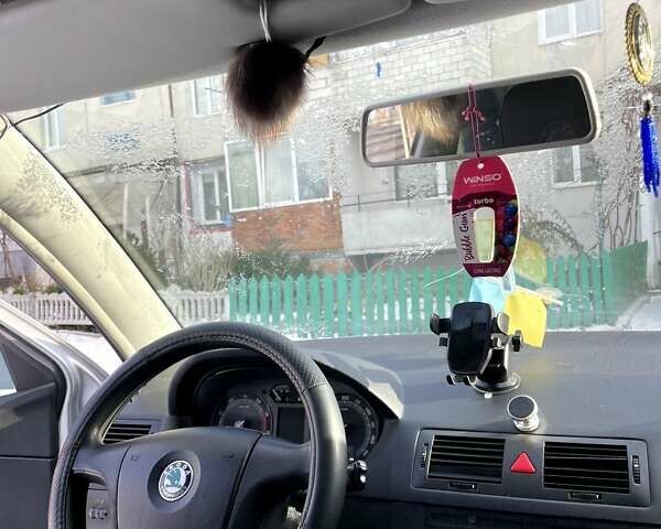 Сірий Шкода Фабія, об'ємом двигуна 1.39 л та пробігом 345 тис. км за 3900 $, фото 5 на Automoto.ua