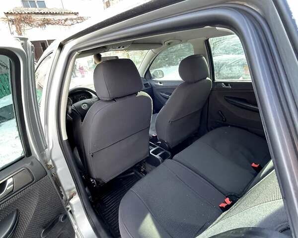 Сірий Шкода Фабія, об'ємом двигуна 1.39 л та пробігом 345 тис. км за 3900 $, фото 7 на Automoto.ua