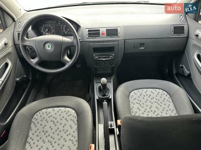 Шкода Фабия 2006 в Киеве на Automoto.ua Серый Шкода Фабия, объемом двигателя 1.2 л и пробегом 158 тыс. км за 4690 $, фото 23 на Automoto.ua