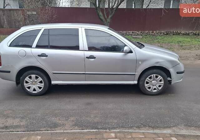Сірий Шкода Фабія, об'ємом двигуна 1.39 л та пробігом 250 тис. км за 2850 $, фото 5 на Automoto.ua