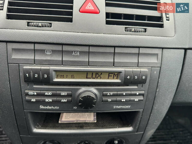 Серый Шкода Фабия, объемом двигателя 1.4 л и пробегом 266 тыс. км за 3998 $, фото 16 на Automoto.ua