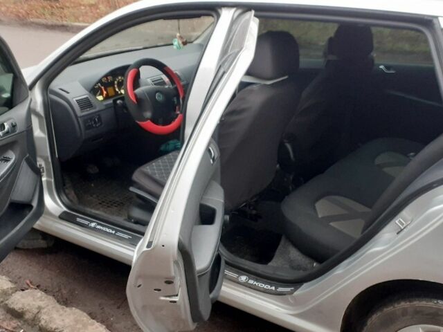 Серый Шкода Фабия, объемом двигателя 1.4 л и пробегом 188 тыс. км за 4199 $, фото 4 на Automoto.ua