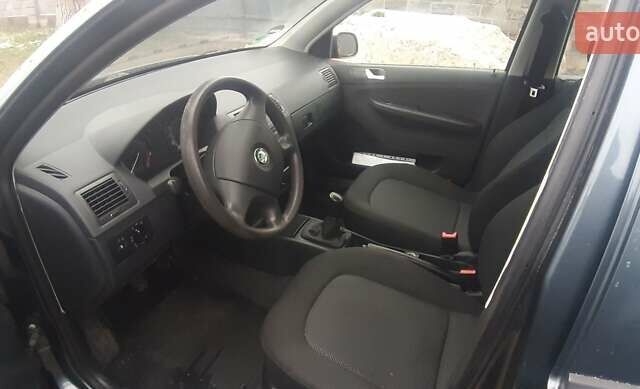 Серый Шкода Фабия, объемом двигателя 1.39 л и пробегом 155 тыс. км за 4650 $, фото 5 на Automoto.ua