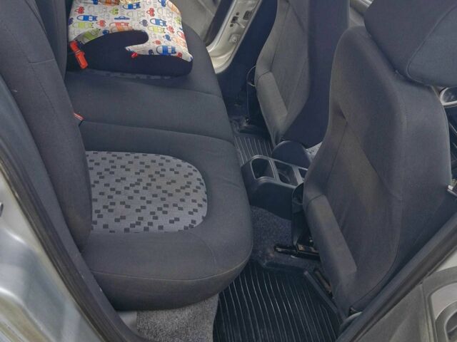 Сірий Шкода Фабія, об'ємом двигуна 1.2 л та пробігом 268 тис. км за 2950 $, фото 16 на Automoto.ua