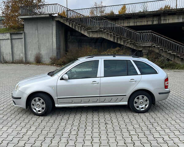 Серый Шкода Фабия, объемом двигателя 1.4 л и пробегом 237 тыс. км за 3650 $, фото 2 на Automoto.ua