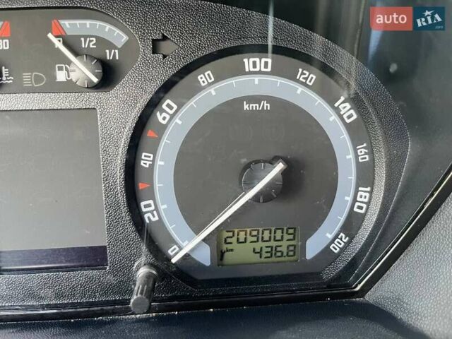 Серый Шкода Фабия, объемом двигателя 1.4 л и пробегом 210 тыс. км за 5200 $, фото 12 на Automoto.ua