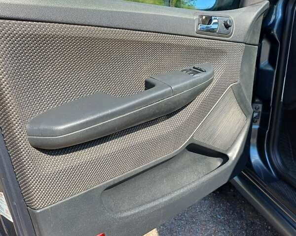 Серый Шкода Фабия, объемом двигателя 1.39 л и пробегом 261 тыс. км за 3999 $, фото 7 на Automoto.ua