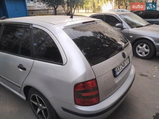 Сірий Шкода Фабія, об'ємом двигуна 1.39 л та пробігом 300 тис. км за 4250 $, фото 1 на Automoto.ua