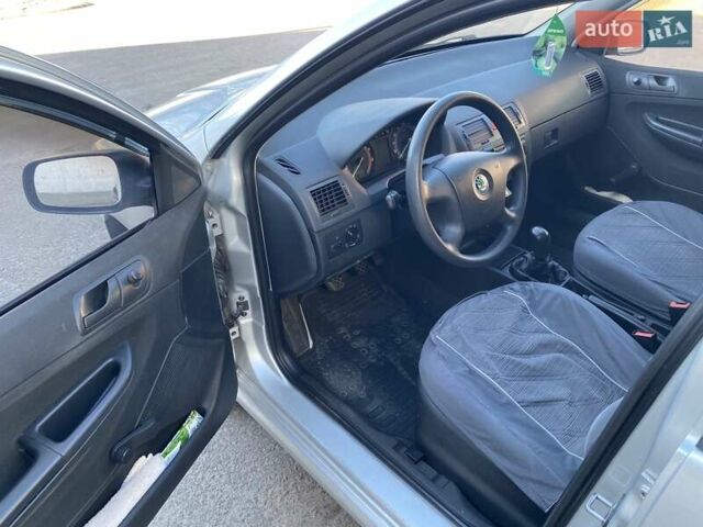 Сірий Шкода Фабія, об'ємом двигуна 1.2 л та пробігом 180 тис. км за 3300 $, фото 6 на Automoto.ua