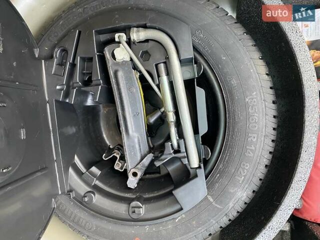Сірий Шкода Фабія, об'ємом двигуна 1.4 л та пробігом 204 тис. км за 4999 $, фото 21 на Automoto.ua