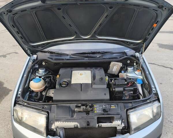 Серый Шкода Фабия, объемом двигателя 1.2 л и пробегом 235 тыс. км за 3800 $, фото 22 на Automoto.ua