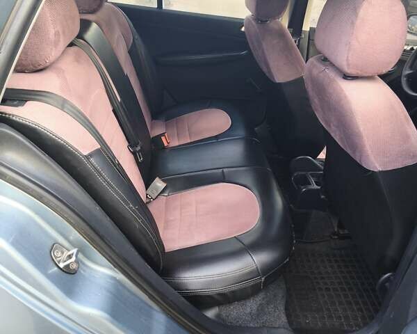 Серый Шкода Фабия, объемом двигателя 1.2 л и пробегом 235 тыс. км за 3800 $, фото 15 на Automoto.ua