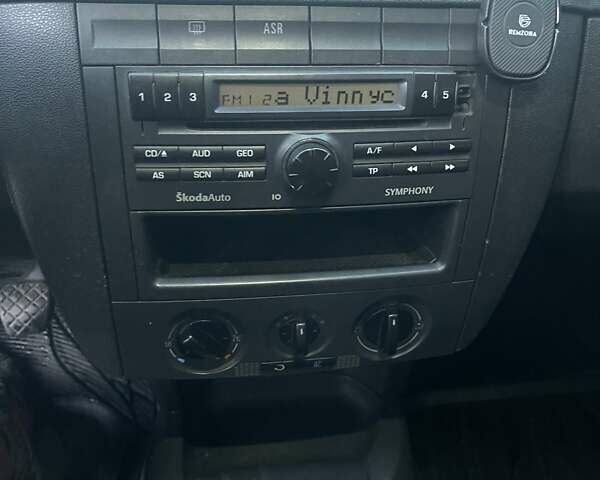 Сірий Шкода Фабія, об'ємом двигуна 1.39 л та пробігом 197 тис. км за 3600 $, фото 10 на Automoto.ua