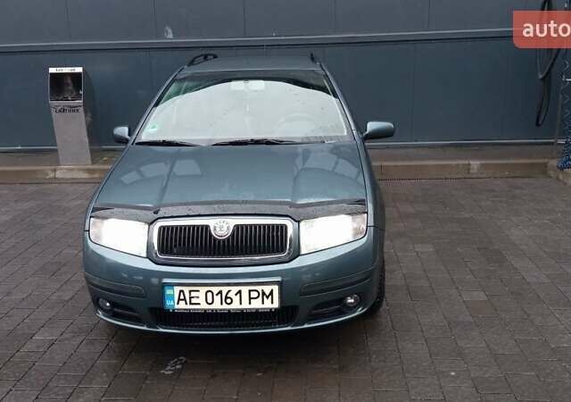 Серый Шкода Фабия, объемом двигателя 1.4 л и пробегом 198 тыс. км за 5200 $, фото 7 на Automoto.ua