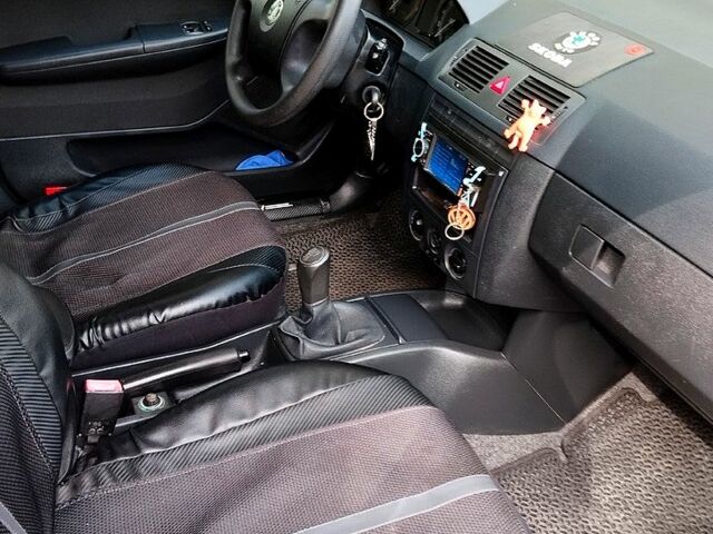 Сірий Шкода Фабія, об'ємом двигуна 1.4 л та пробігом 166 тис. км за 5100 $, фото 5 на Automoto.ua