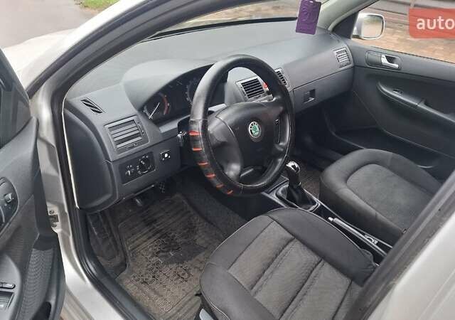 Сірий Шкода Фабія, об'ємом двигуна 1.39 л та пробігом 250 тис. км за 2850 $, фото 8 на Automoto.ua