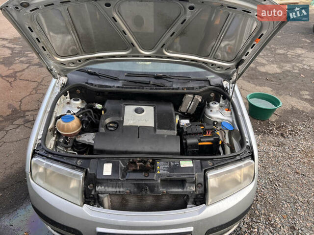 Сірий Шкода Фабія, об'ємом двигуна 1.2 л та пробігом 283 тис. км за 3500 $, фото 19 на Automoto.ua