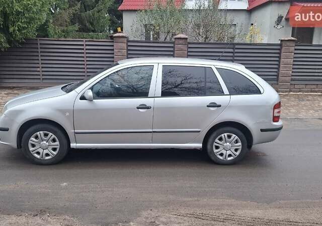 Сірий Шкода Фабія, об'ємом двигуна 1.39 л та пробігом 250 тис. км за 2850 $, фото 1 на Automoto.ua